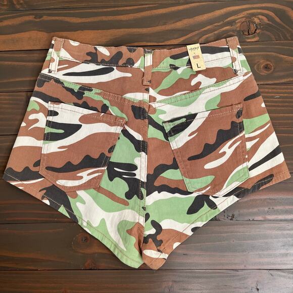 Vibrant M.I.U. Very Short High Rise Green Black Camo Shorts NWT Juniors Large - Picture 2 of 8